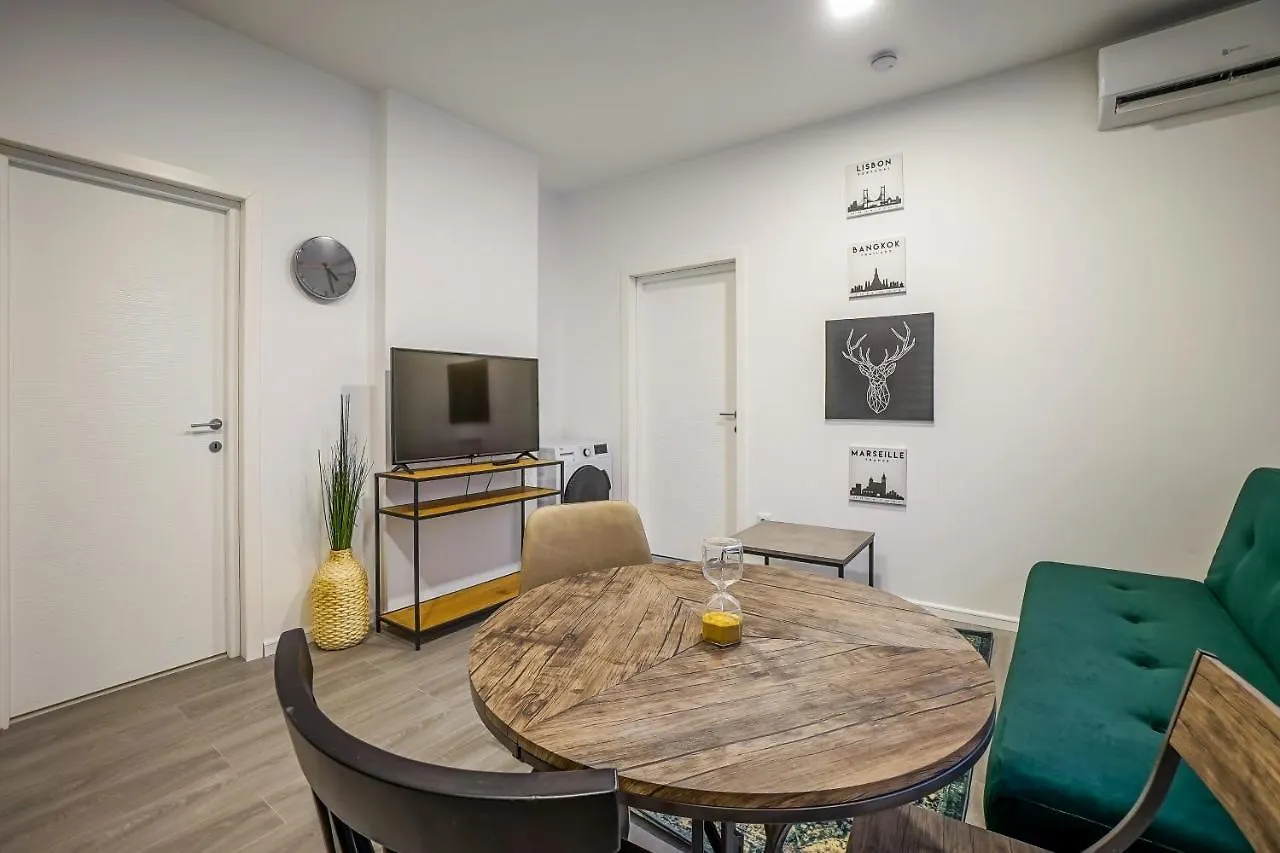 Bright Apartments Moments Away From Herastrau Park, Mall And Metro 부쿠레슈티 0*,  루마니아