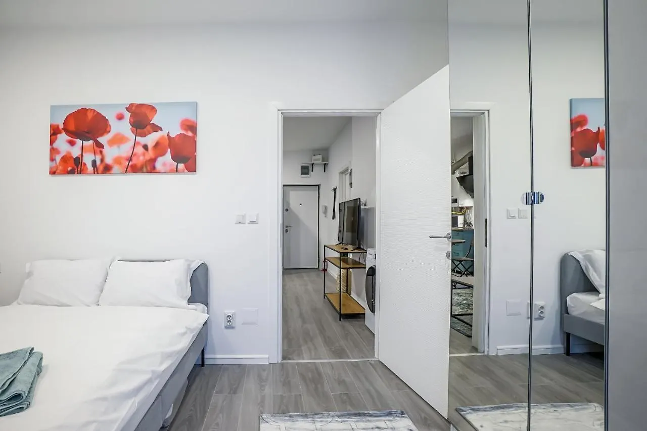 Bright Apartments Moments Away From Herastrau Park, Mall And Metro Bucarest 0*,